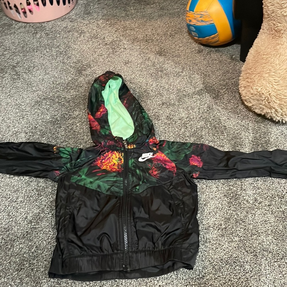 Toddler 3-4 Nike wind breaker w floral print